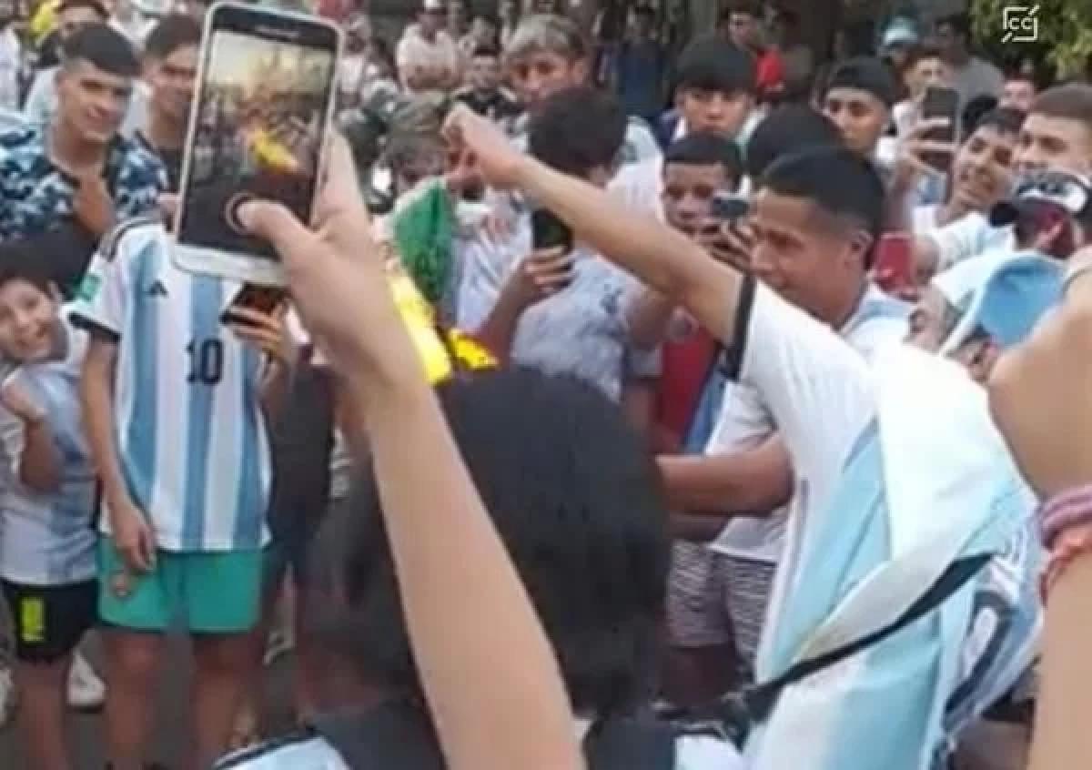 Argentinos Queimam Bandeira do Brasil E Sofrem...Ver Mais